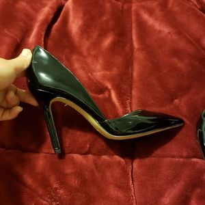 BRAND NEW, Vince Camuto patent pumps